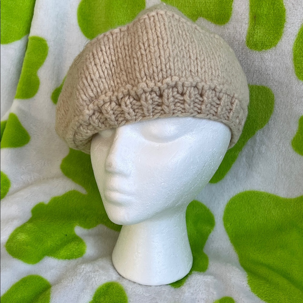 Elegant Irish Wool Knit Beret in Beige